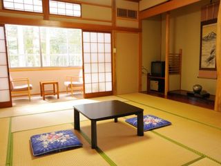 広々した和室／トイレ・洗面ドレッシング完備