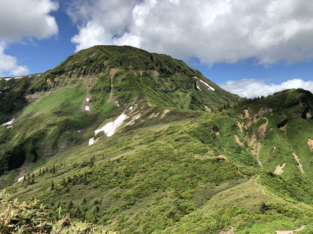 苗場山（登山口まで当ロッヂから車で約40分）