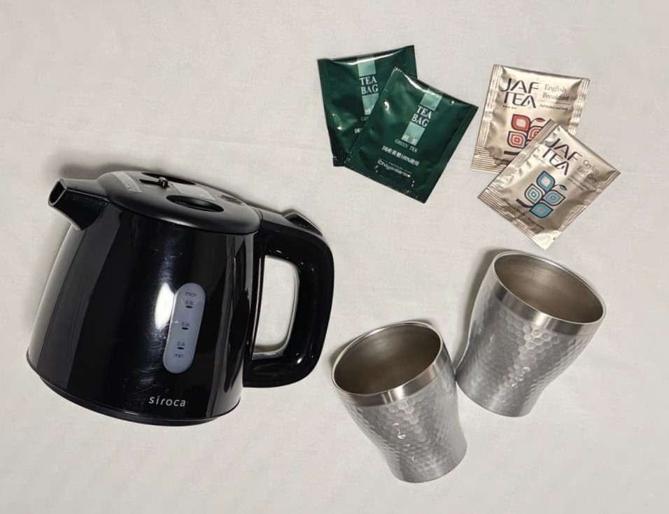 客室　ケトル・お茶・コップ