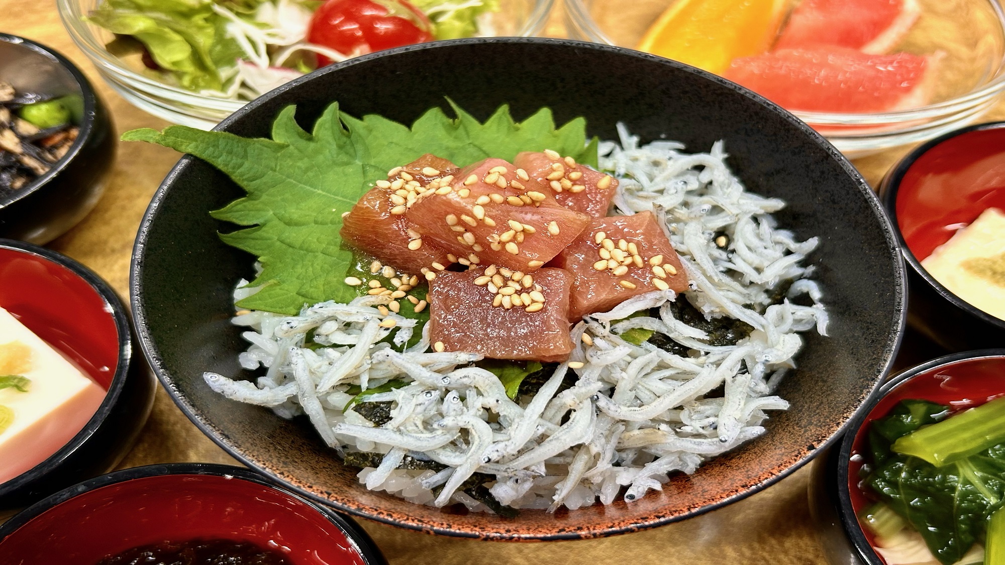 ※2026.3.7から【旬の味覚】しらすまぐろ漬け丼」