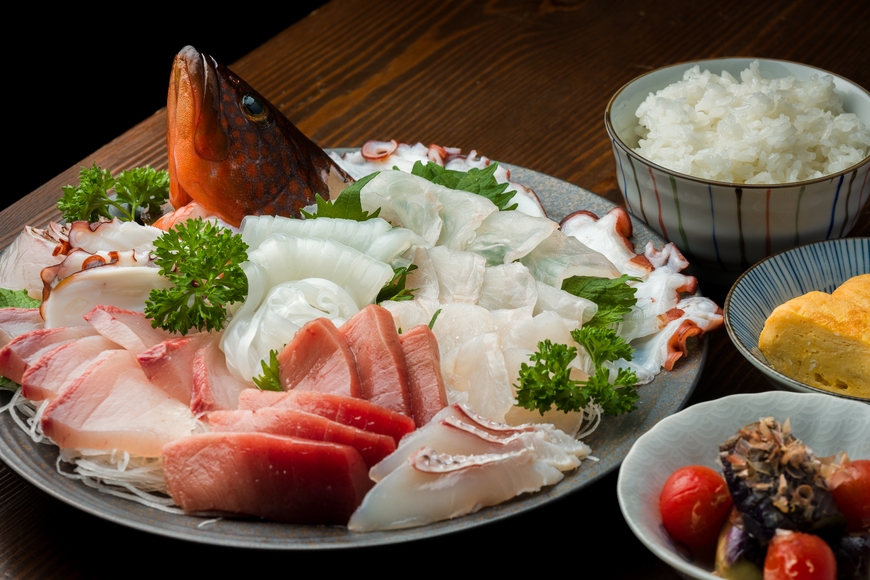 【連泊2食付】壱岐産本マグロ・ヤリイカ×壱岐牛ハンバーグ＆焼酎飲放題｜温泉チケット付 長崎県しま旅