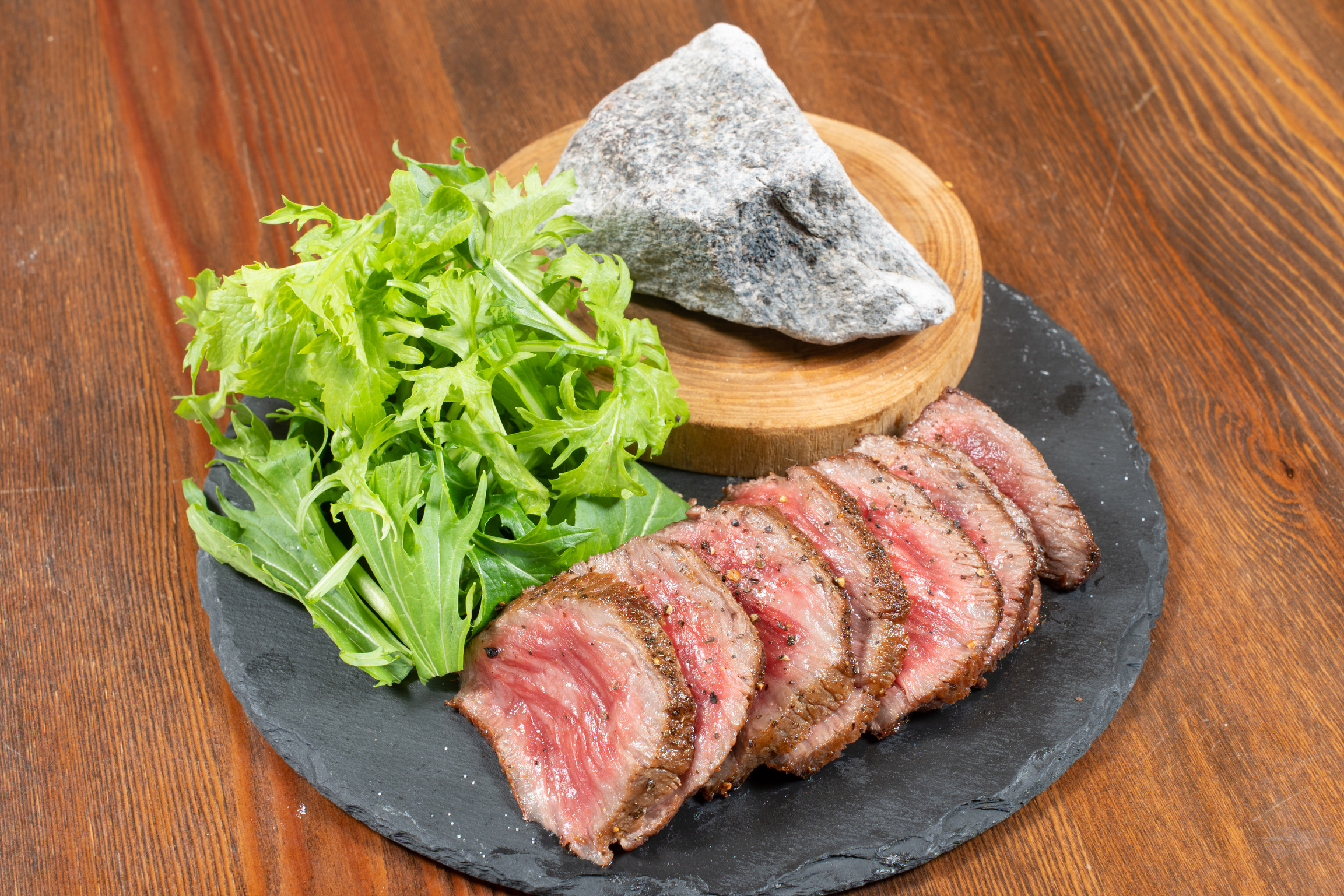 壱岐牛のタリアータ・サウナ蒸し