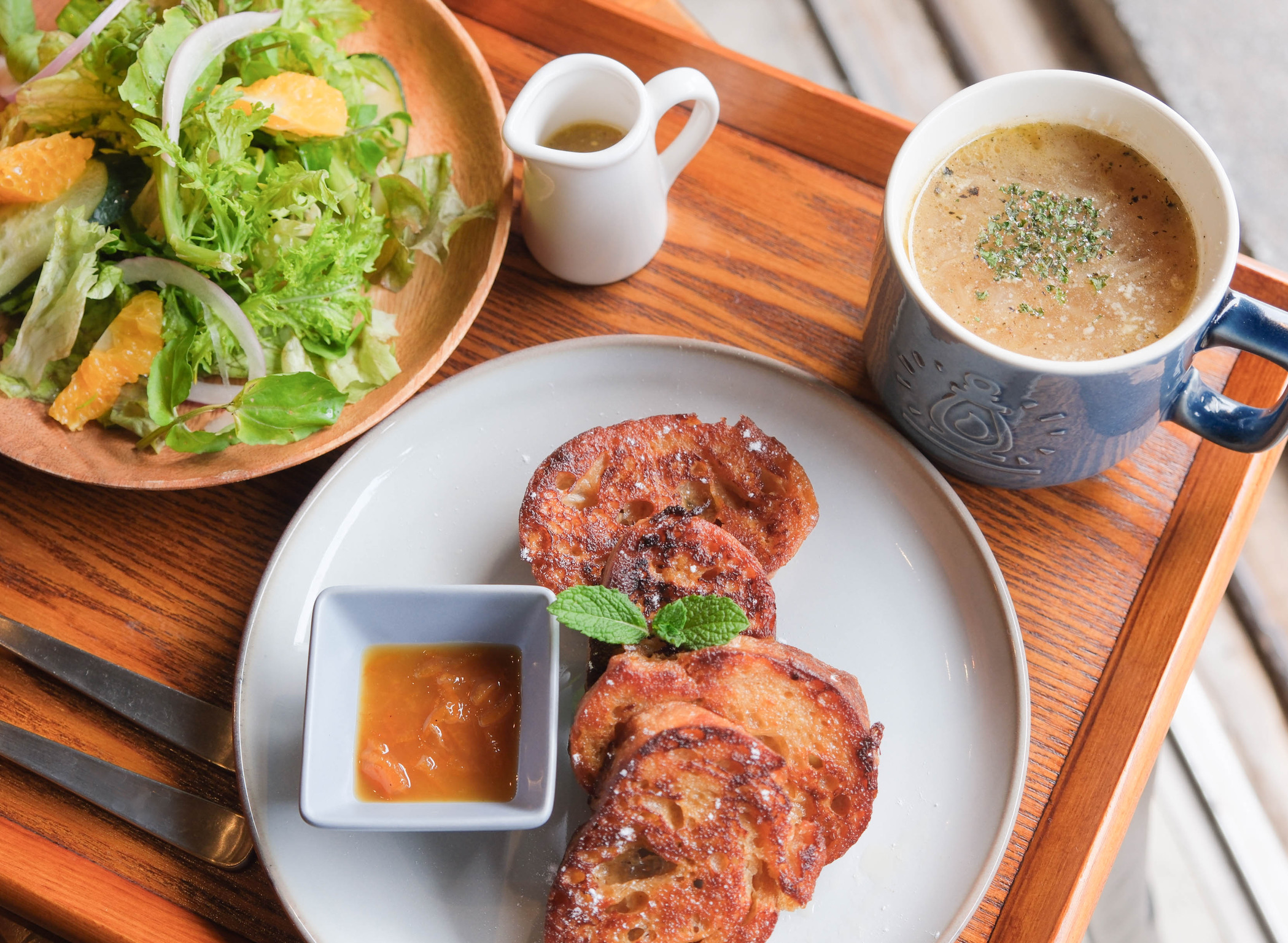 フレンチトーストがメインの洋朝食