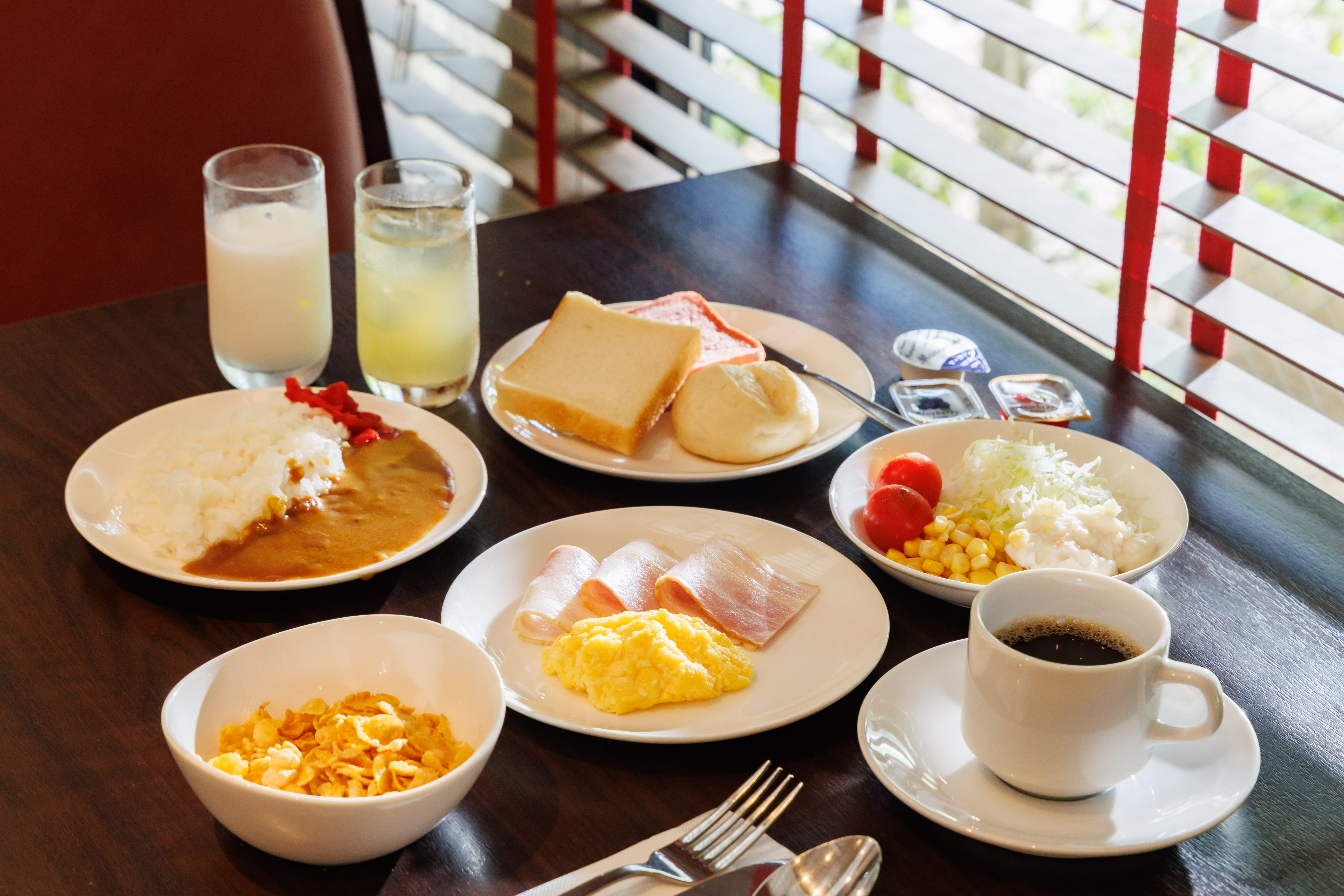 無料軽朝食盛付イメージ