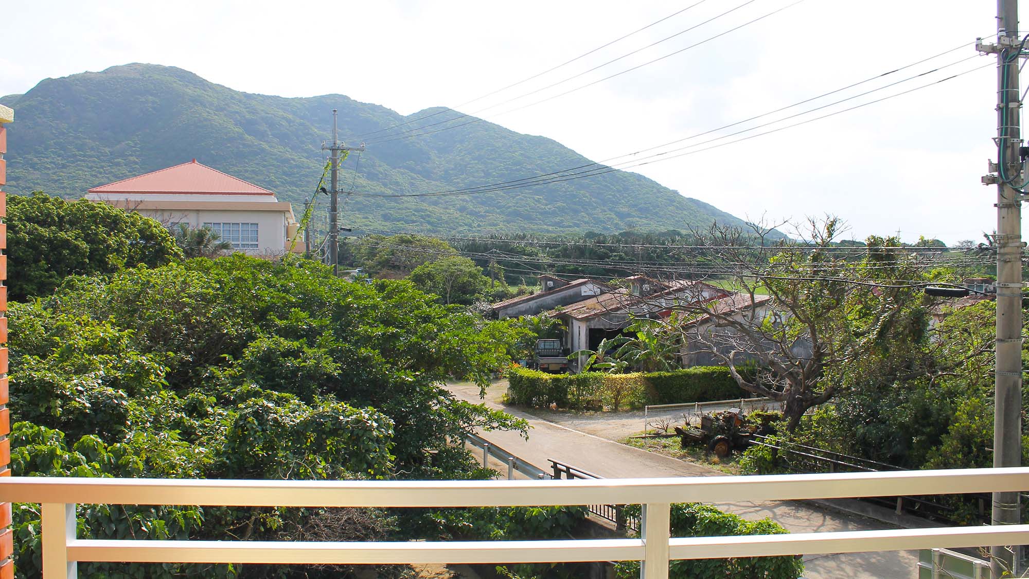 ・【客室：景観】客室のバルコニーからは自然いっぱいの景色が広がります