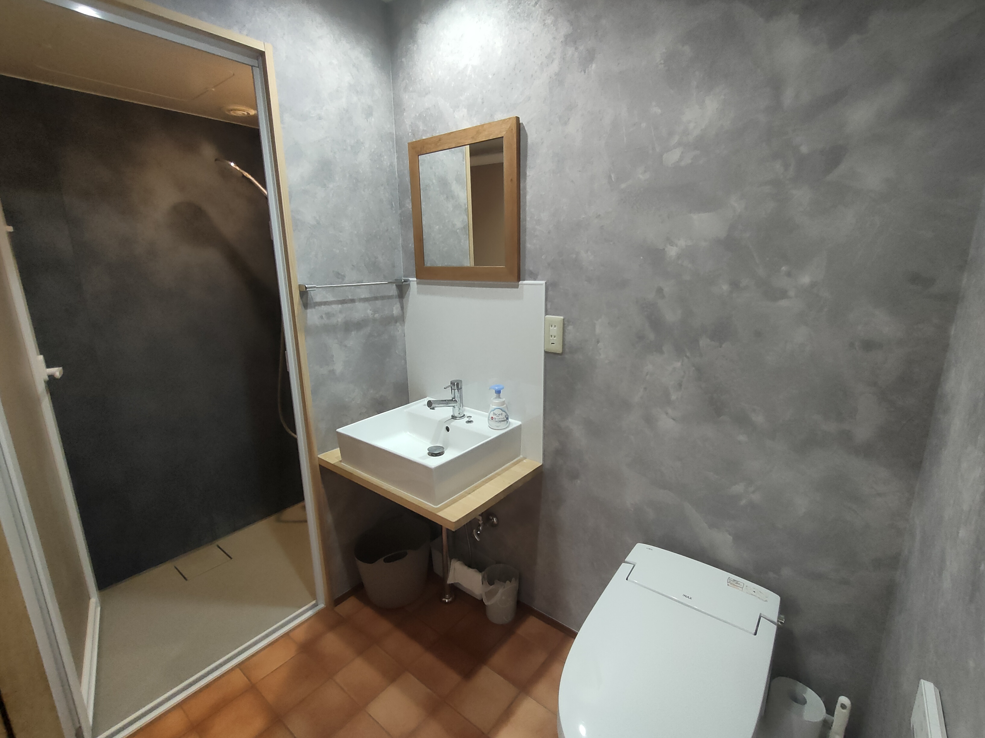 シャワー・トイレ