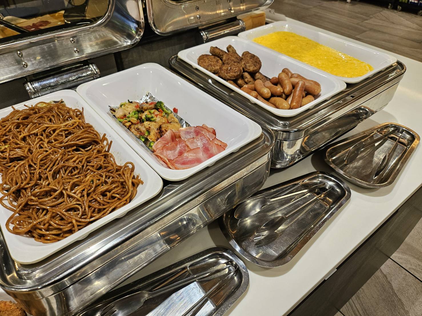朝食ビュッフェ