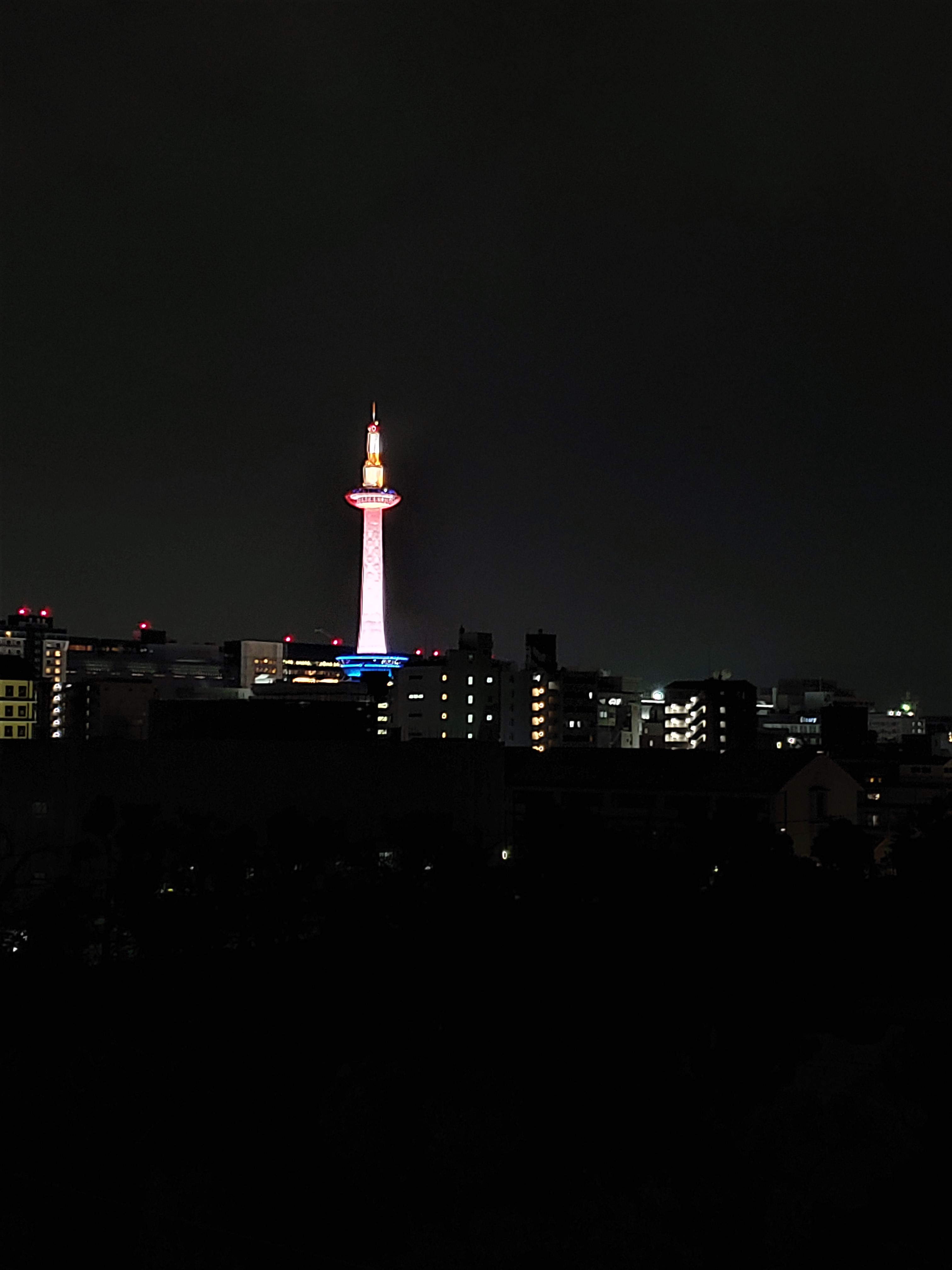 京都タワー(夜)