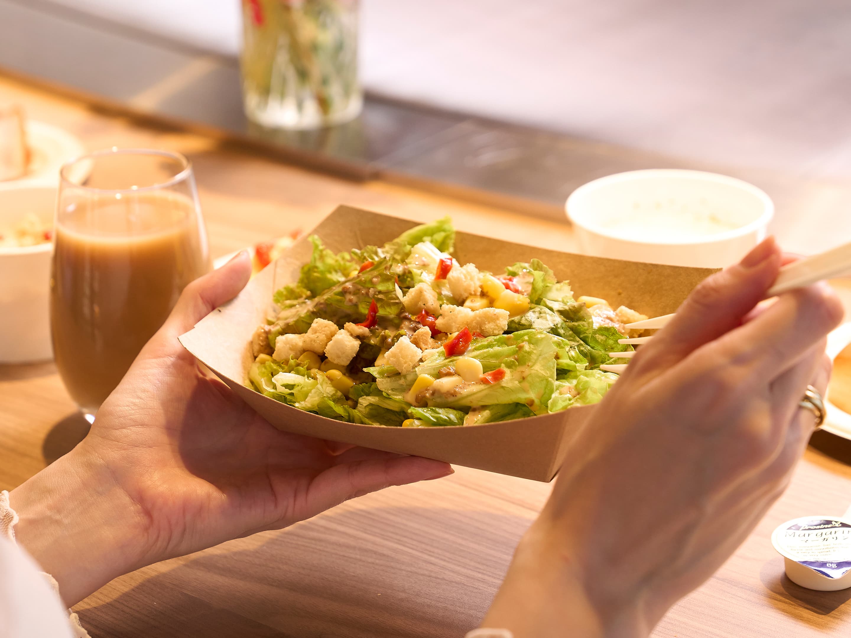 朝食はお部屋への持ち帰りもOK！プライベートな時間をのんびりお過ごしいただけます。