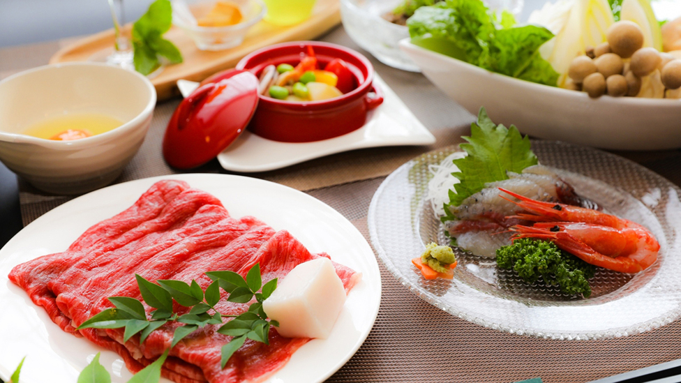 「ヒメボタル・ホタルツアー」初夏限定！幻想的に舞う光の世界へ探検に。夕食はすき焼き「1泊2食付き」