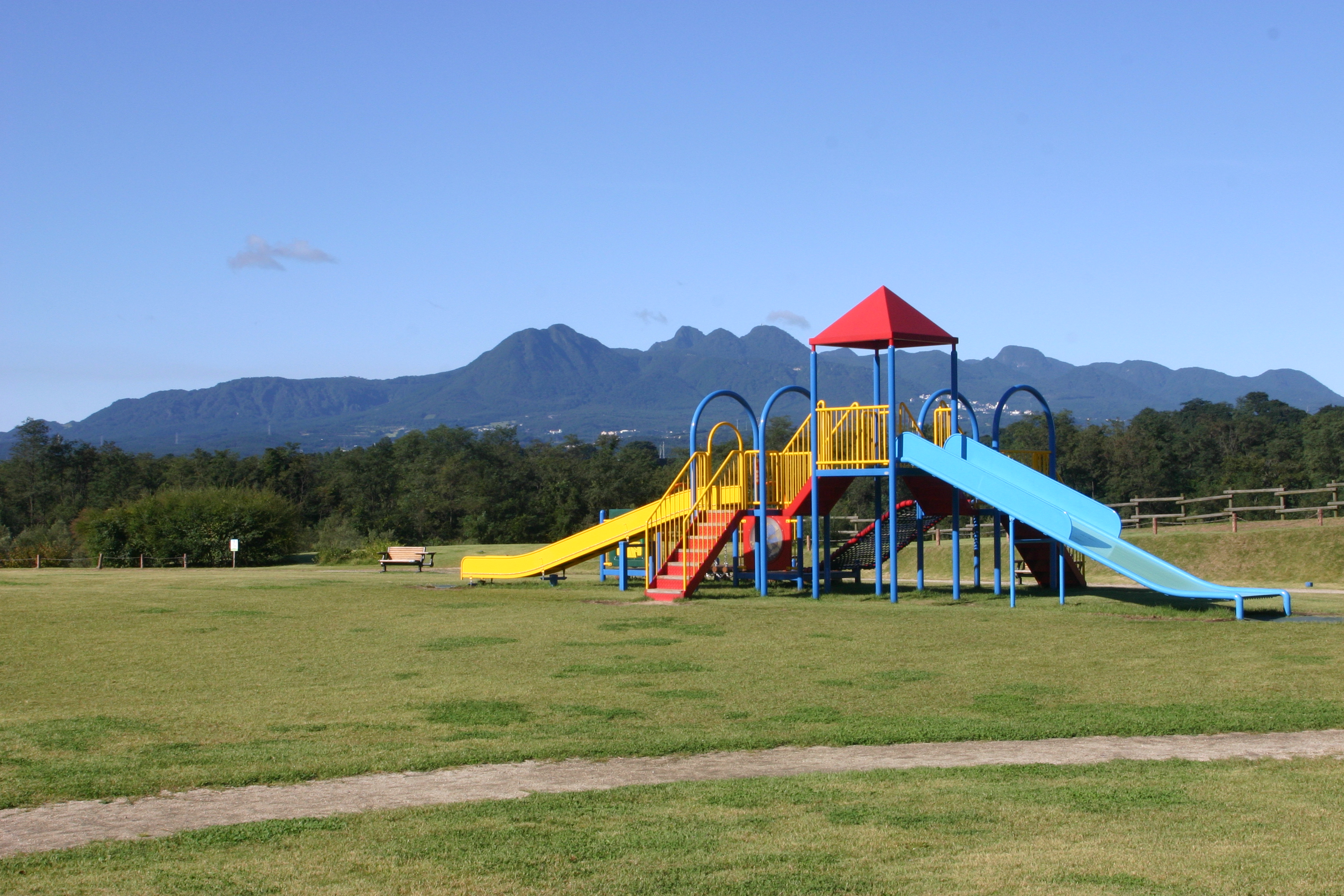 隣接するユートピア赤城敷地内にある公園