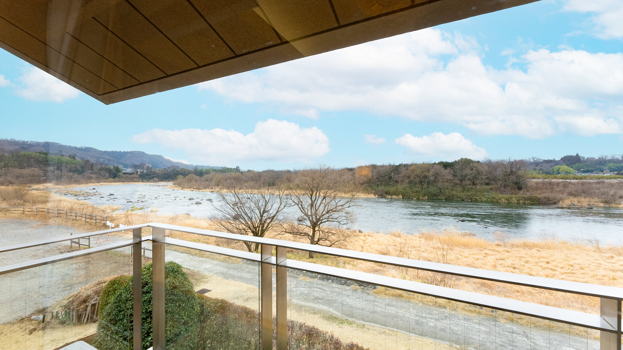 和洋室（12畳＋ツイン）【榛名山と利根川の優美な景観を望む】