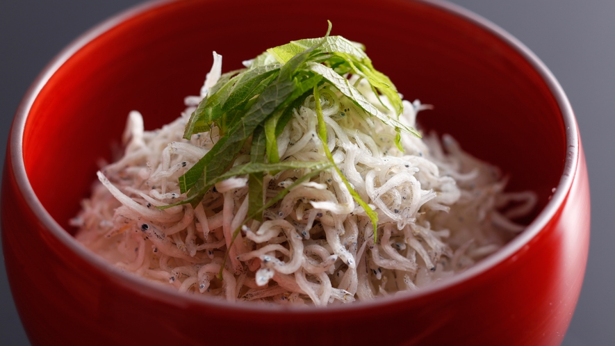 福良産のちりめんをあつあつご飯とともに（朝食イメージ）