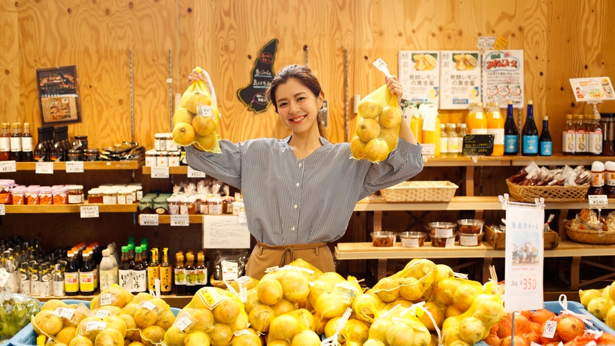 【福良マルシェ】島の農水産物や加工品などが充実（徒歩2分）