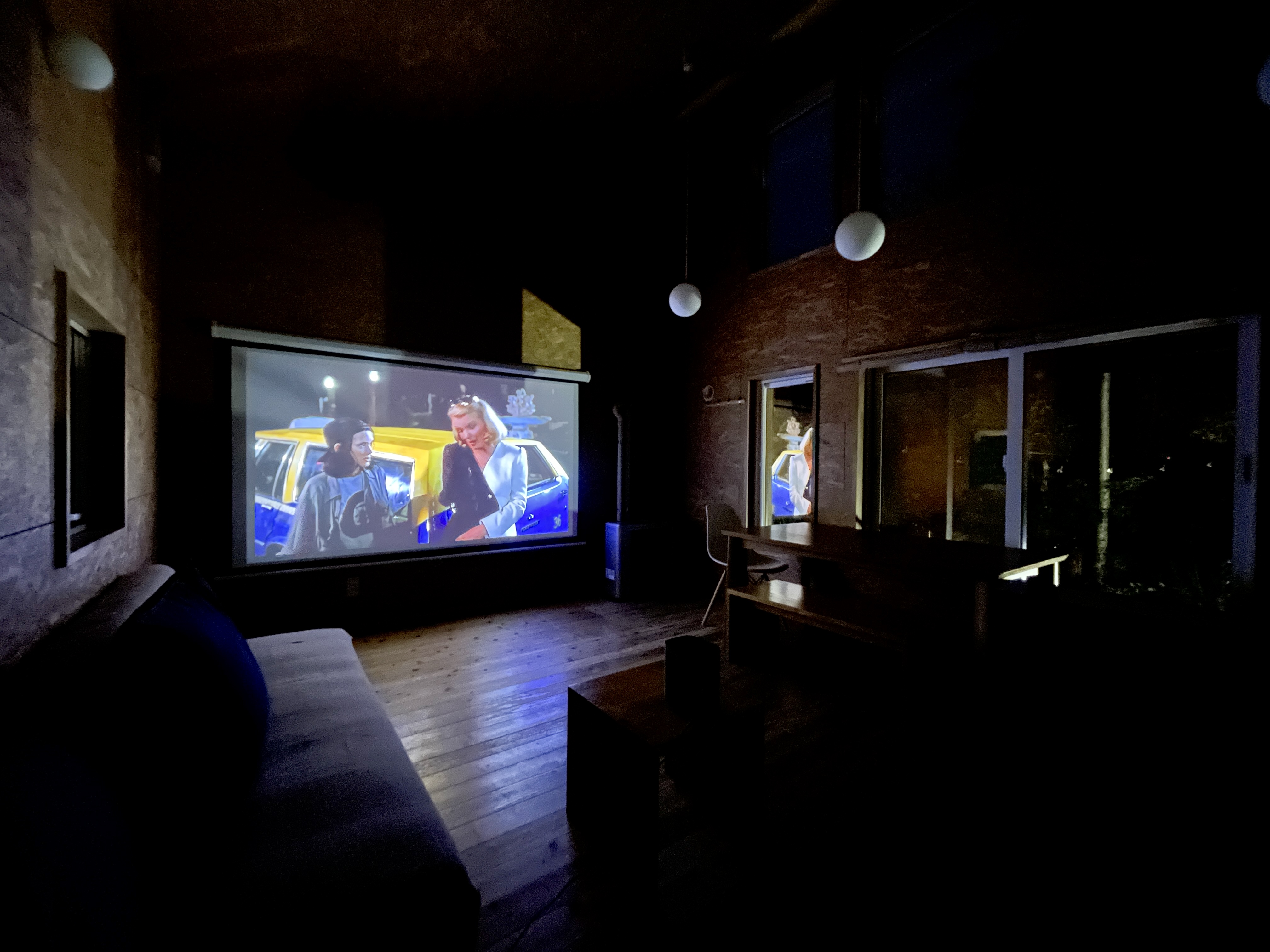 大迫力100インチのホームシアター