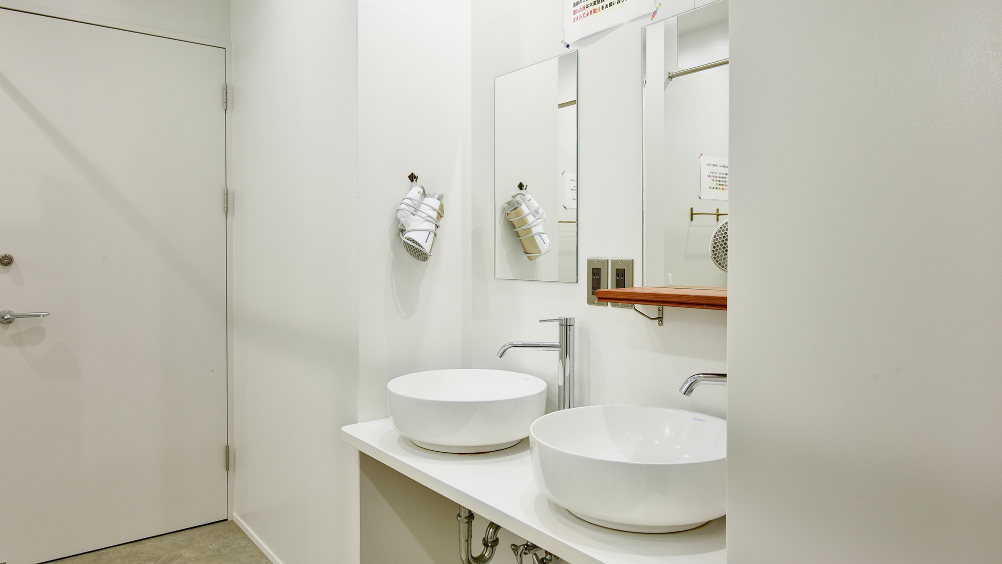 *【シャワールーム】ドライヤーもご用意しています。