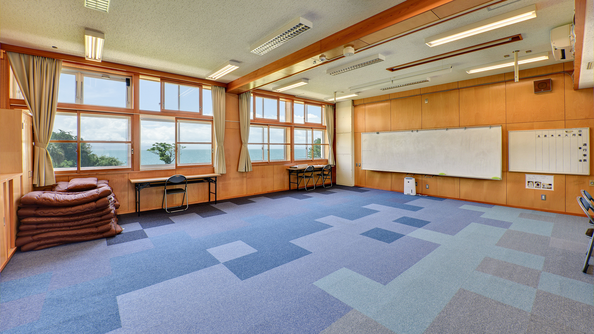  *【宿泊学習室】最大１2名までご利用いただけるカーペットのお部屋。