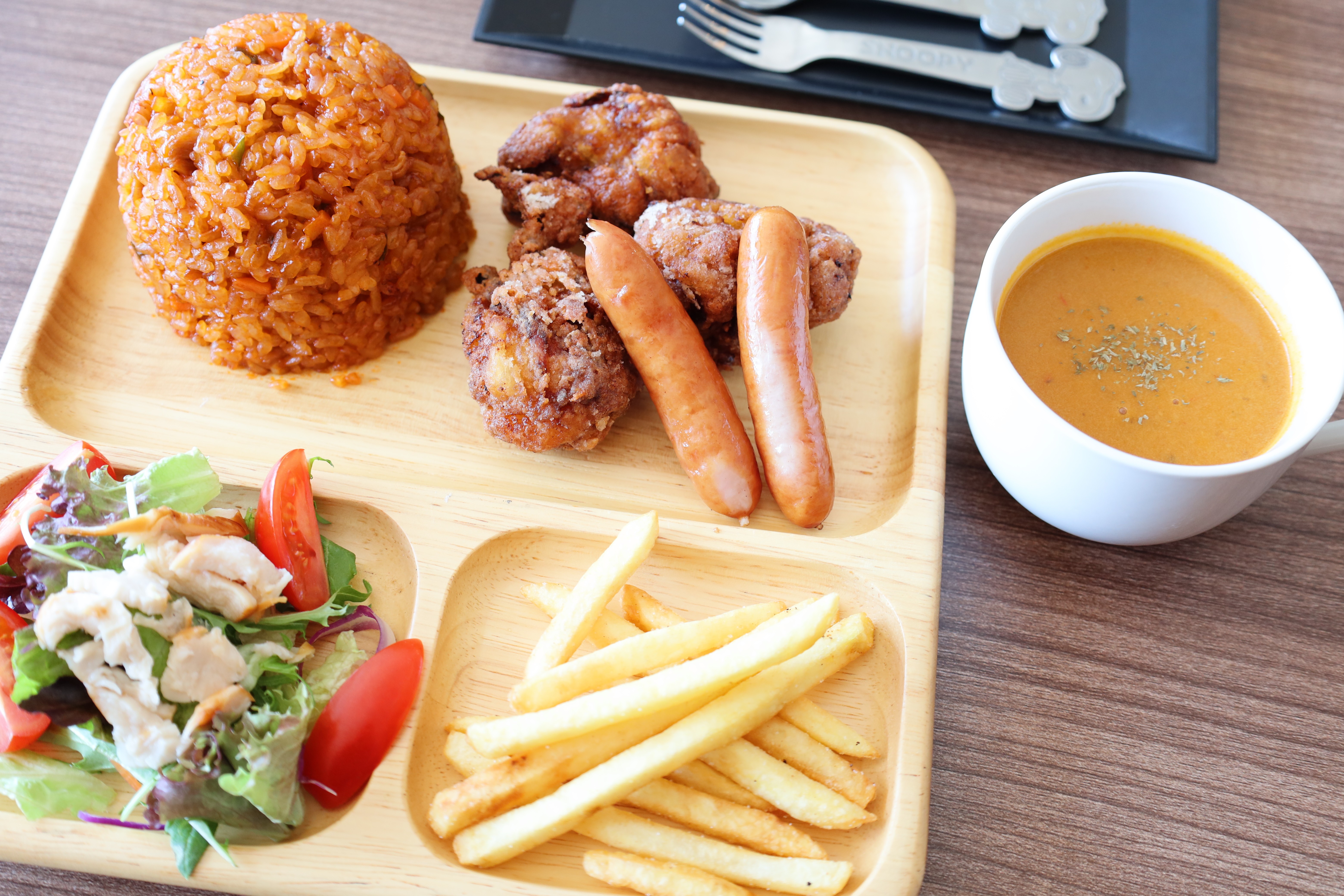 ユクサ特製お子様プレート別途税込1800円。8歳までのお子様でご希望の場合は事前にご連絡ください。