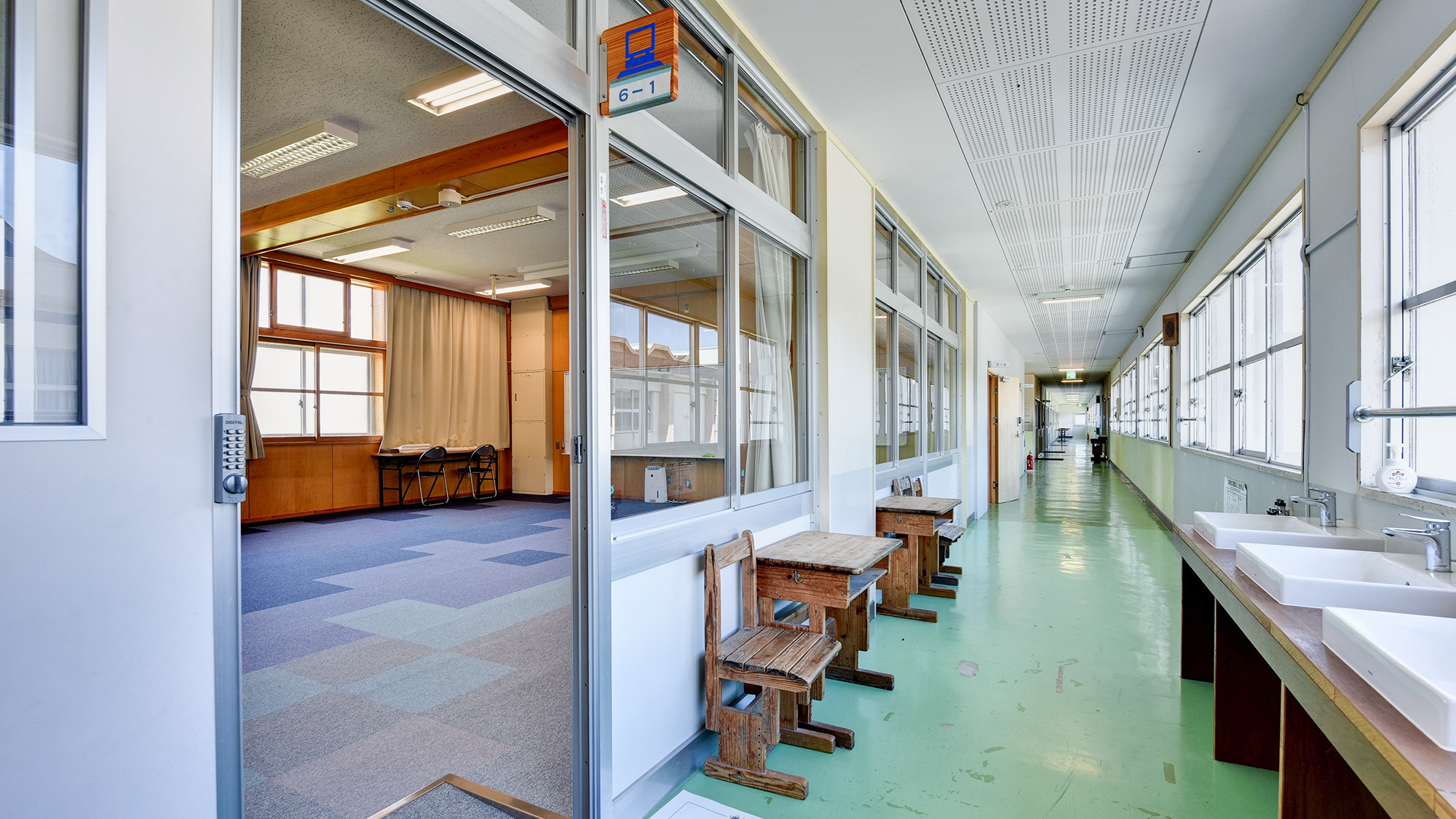 *【館内】どこか懐かしさをかんじる廊下