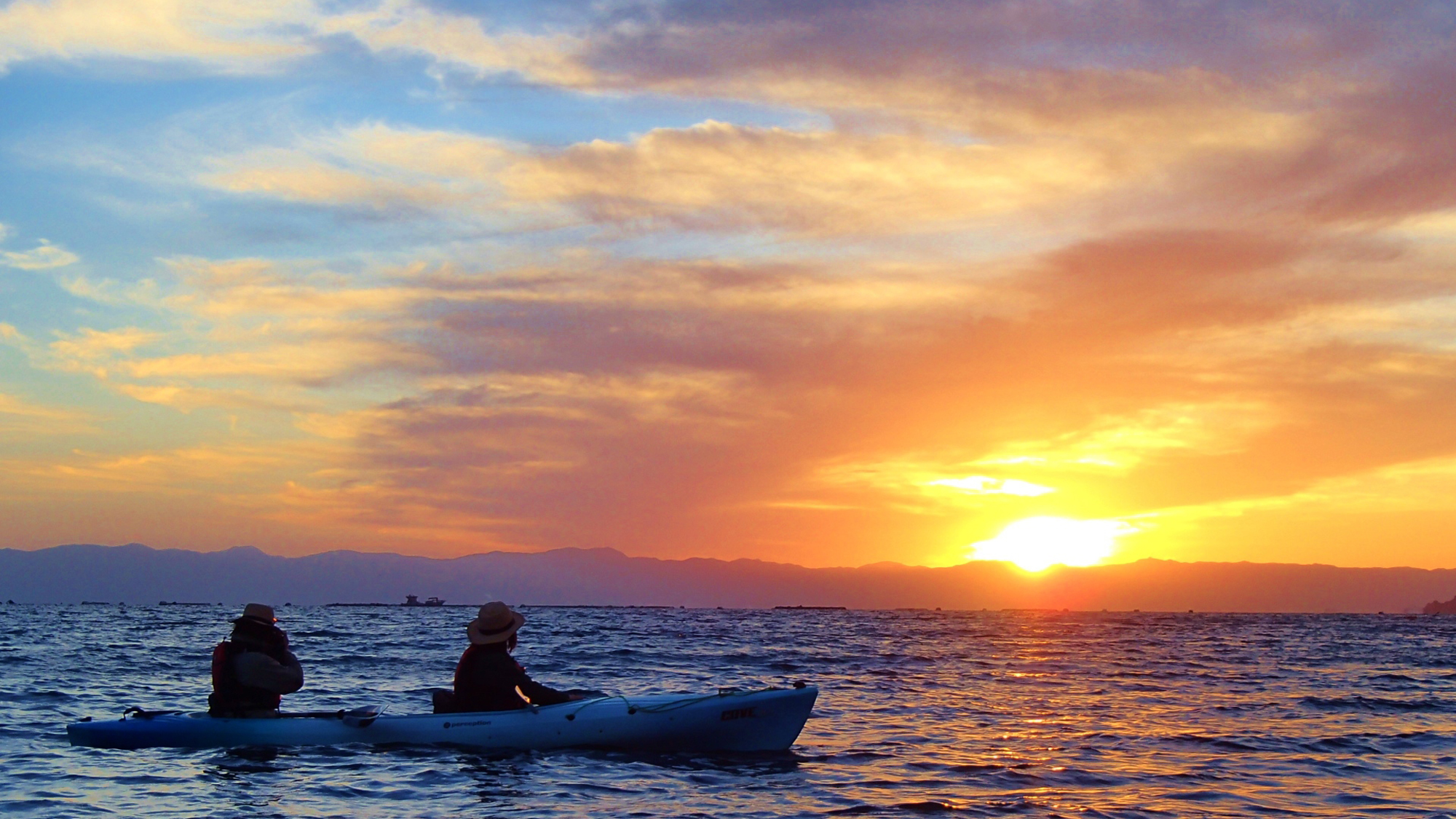 人気のカヤックサンセットツアー（事前要予約）