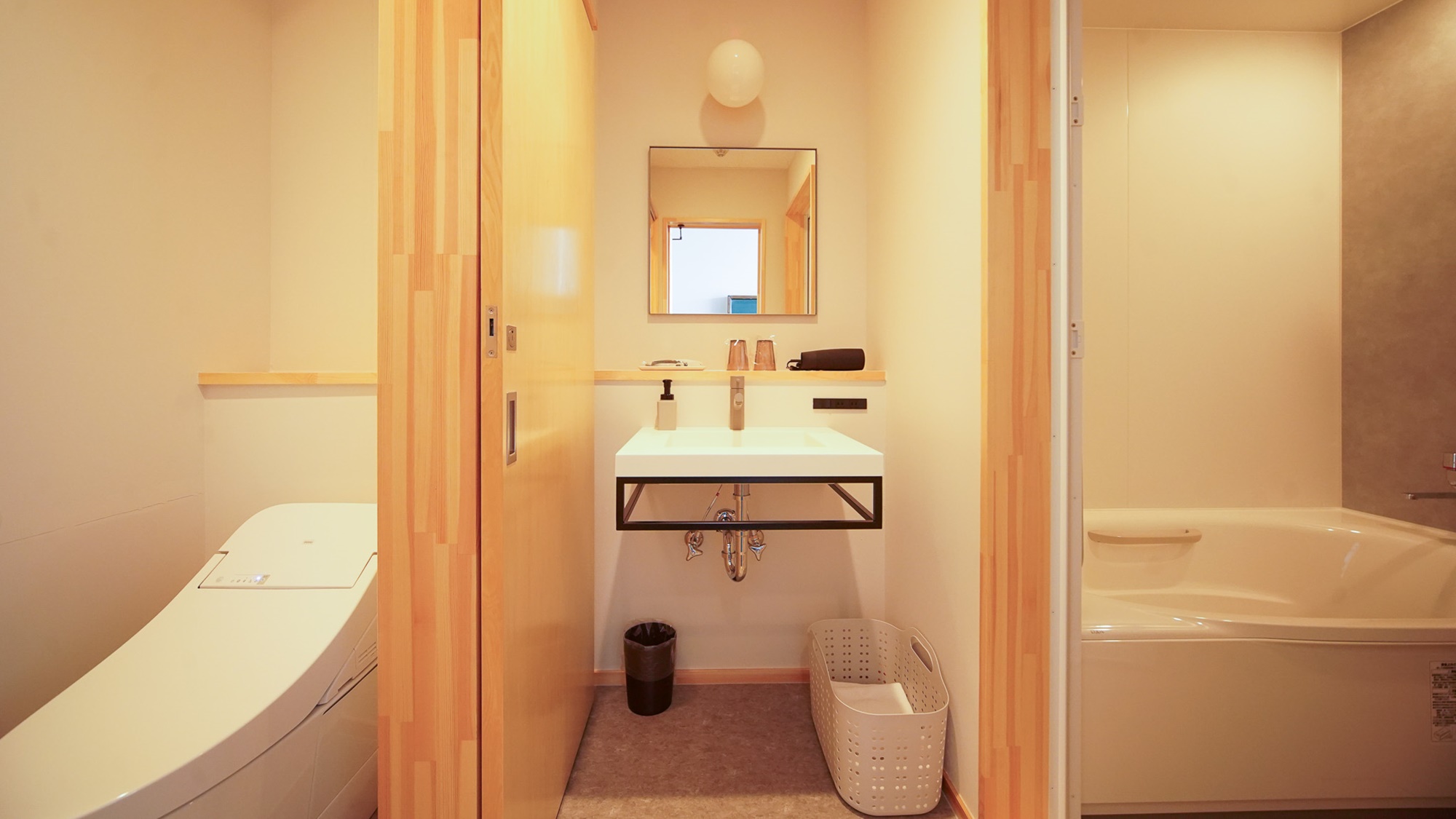 【視聴覚室】清潔かつ広々とした脱衣室です♪