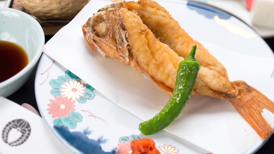 *【夕食一例】駿河湾で獲れた海鮮を様々な調理法でお楽しみいただけます。