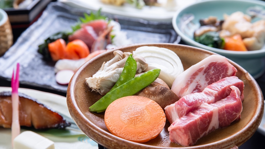 *【夕食一例】竹・松コースにはお肉料理も付きます。