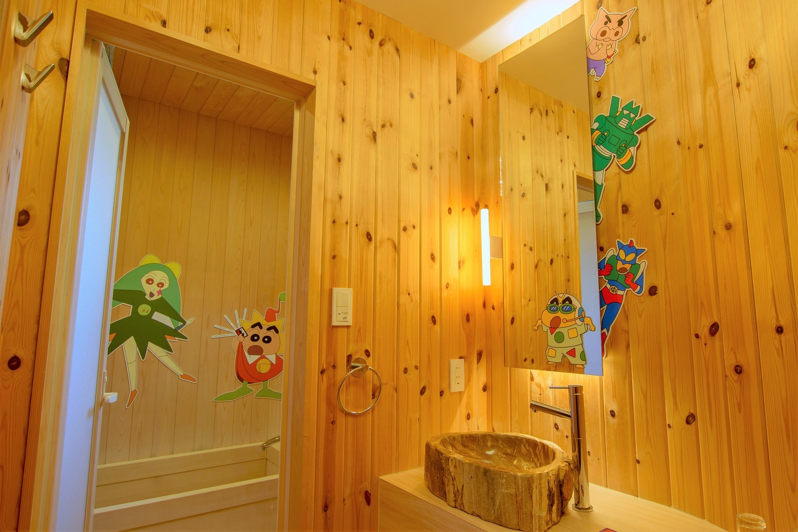 【NEW OPEN】クレヨンしんちゃんコラボルーム「ヘンダ—コクーン」