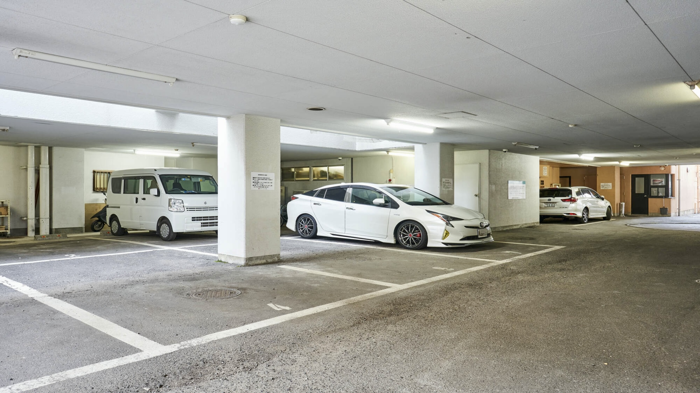 駐車場｜10台有り（1泊1台1000円）※先着順