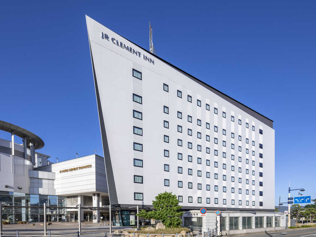 JRクレメントイン高松の外観