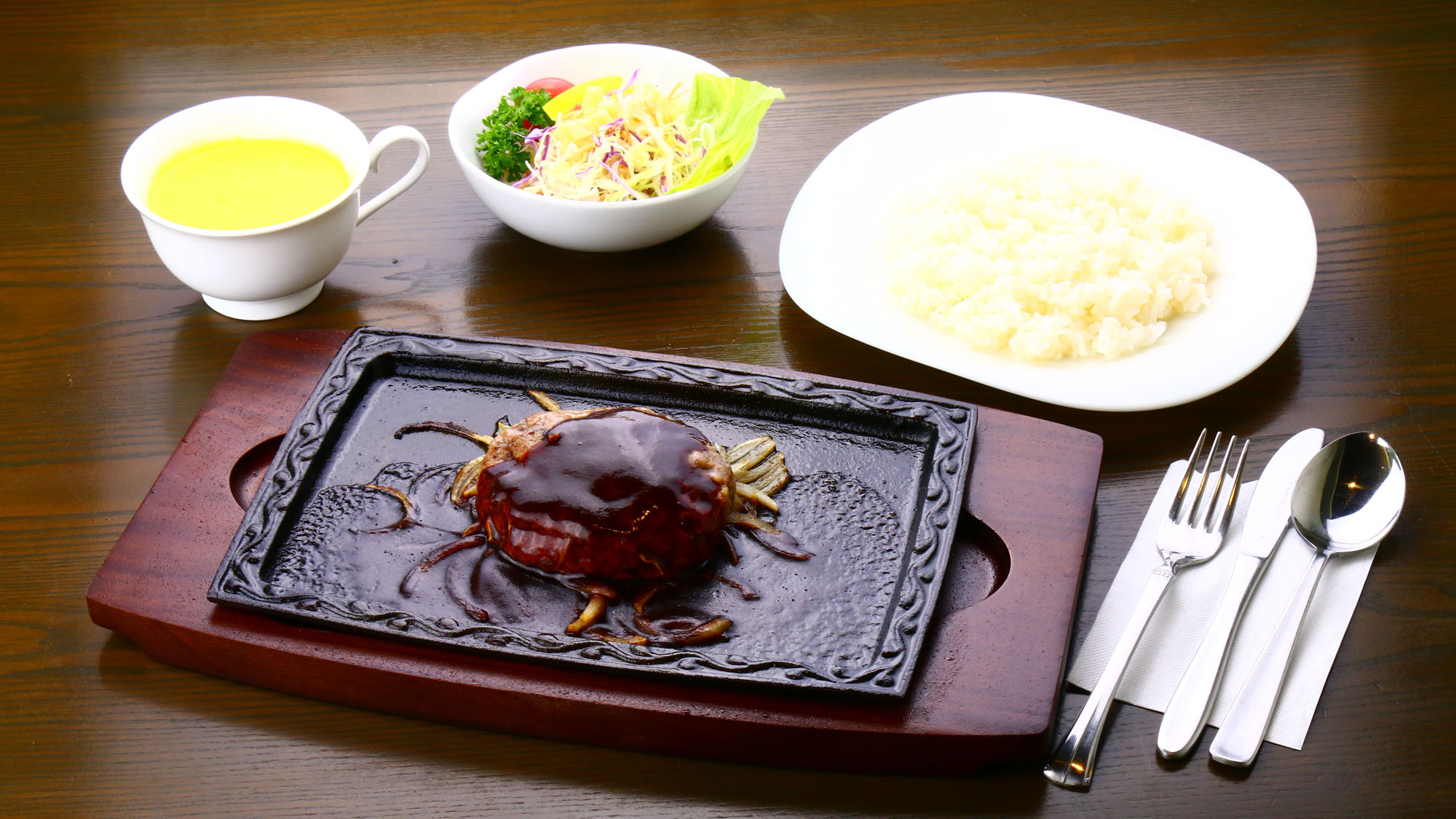 牛肉100％特製粗挽きハンバーグディナーセット