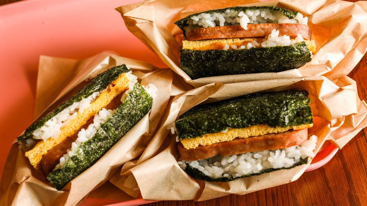 【欠航なら全額返金】台風で飛行機が飛ばなければ０円。無料朝食が好評、西里通り徒歩30秒の広々26㎡