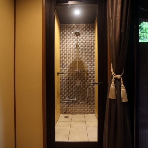 １階　露天風呂付客室「古九谷」シャワーブース