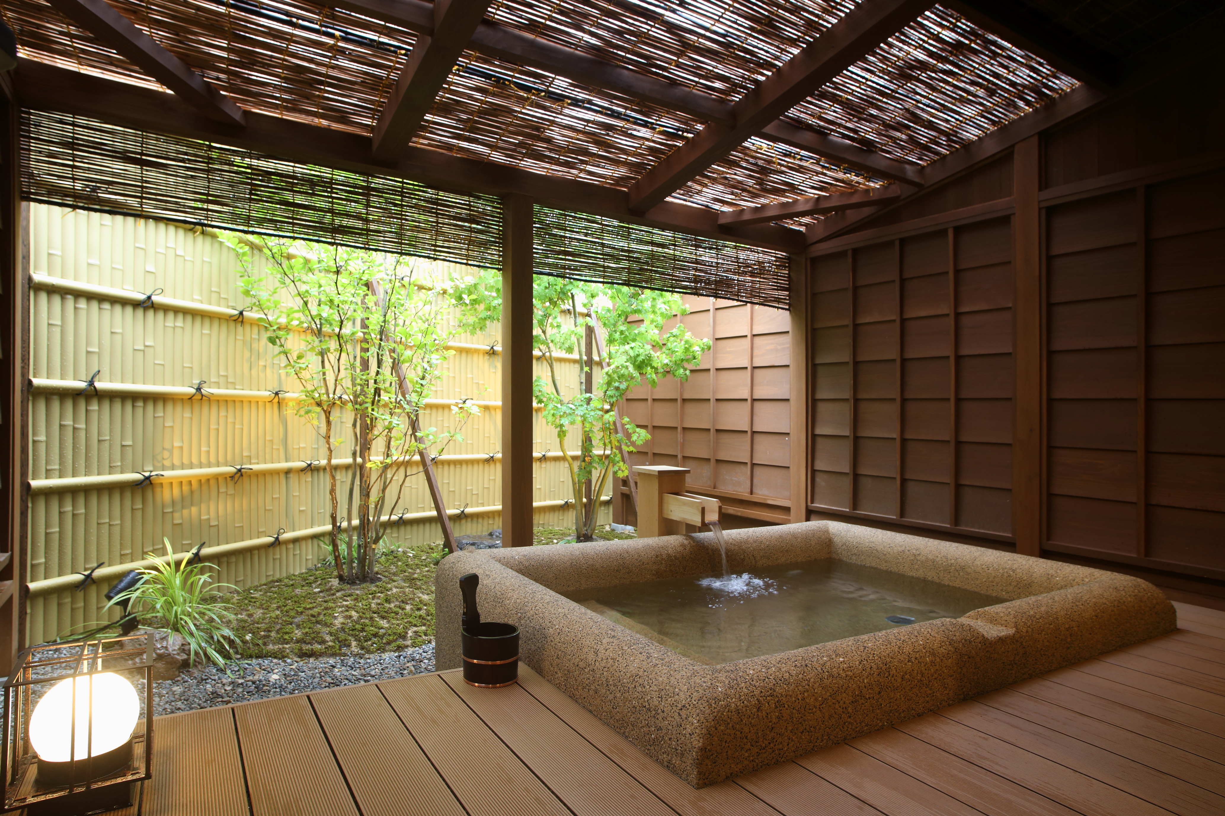 露天風呂付客室　１階　古九谷