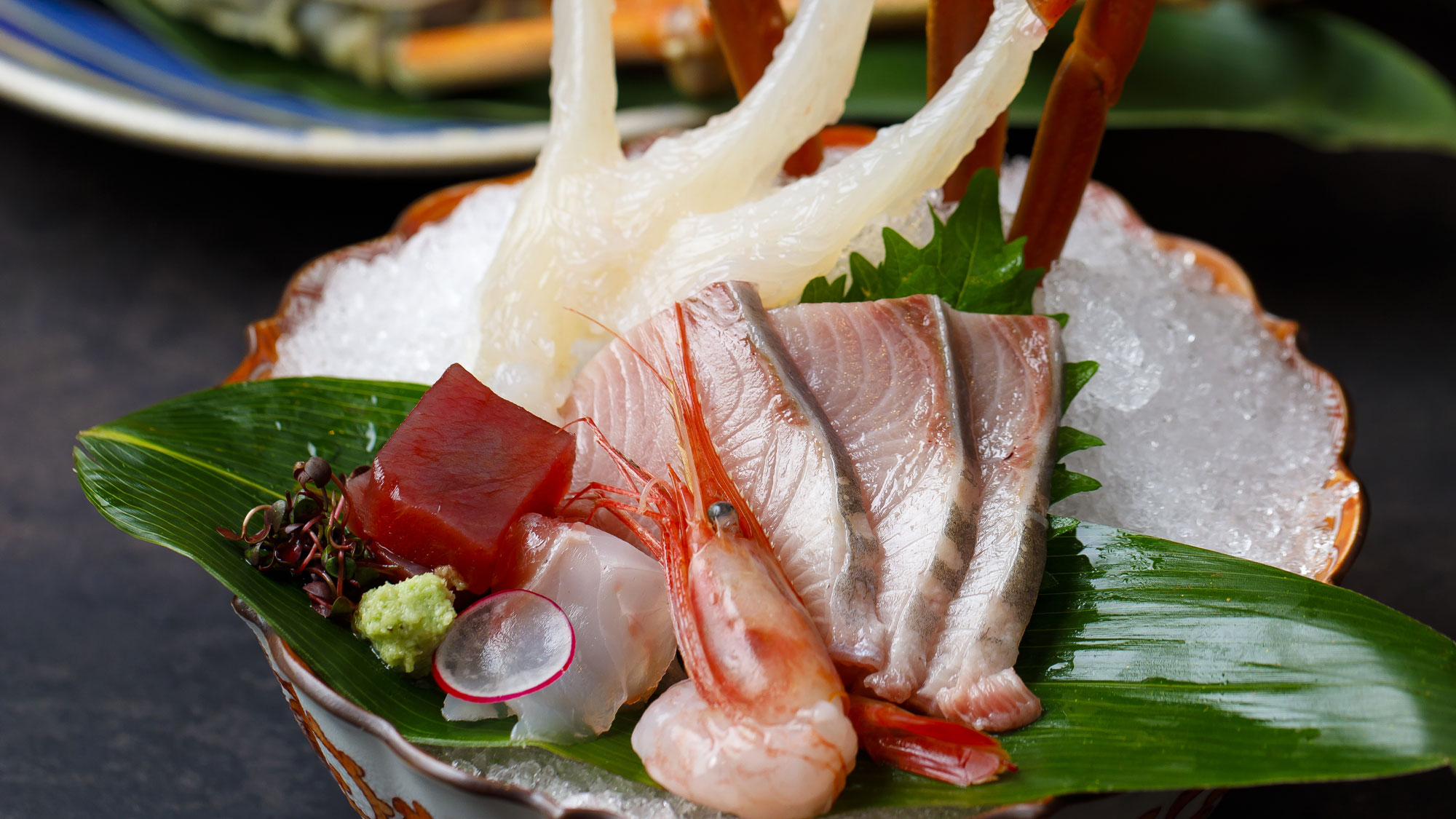 造り　蟹、鰤刺しと北陸の地魚盛り合わせ