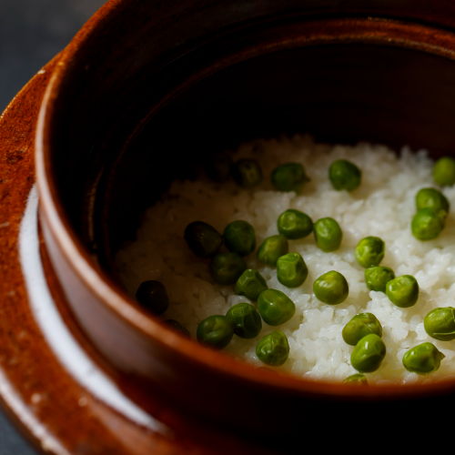 食事　豌豆の土鍋ご飯