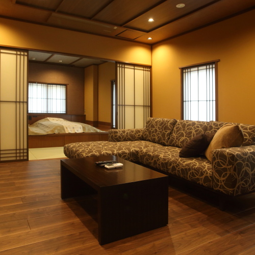 お部屋　２階半露天付客室　赤絵