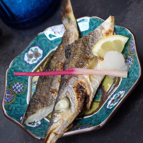 焼き魚　旬の魚から一種お選び頂きます