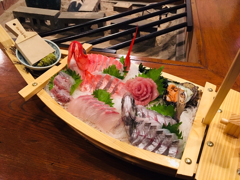 【お安くまさかの1日1組だけのおもてなし】  舟盛と炉端焼きで素材のうまさ堪能