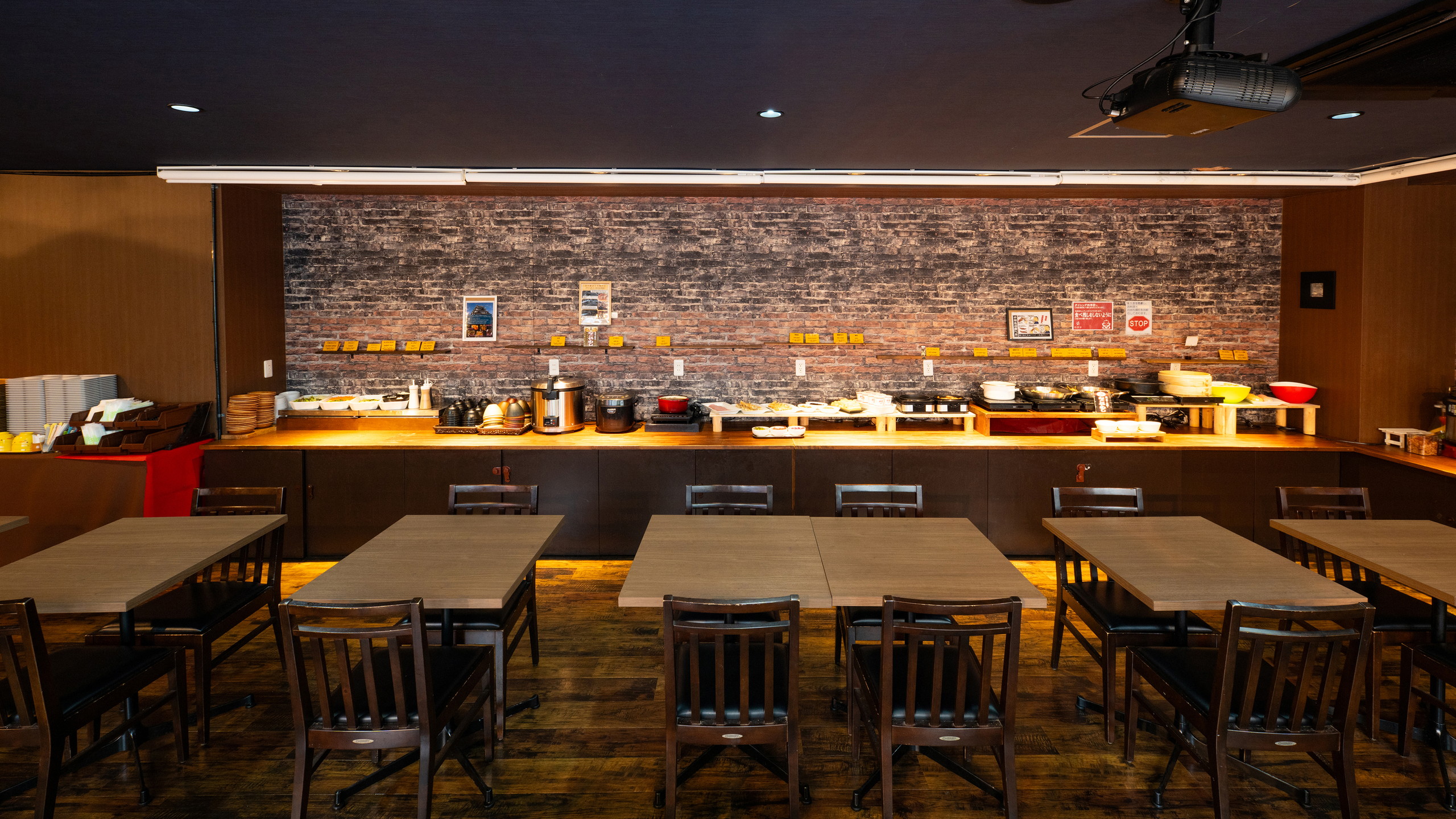 レストラン『ダイニング四季彩』店内