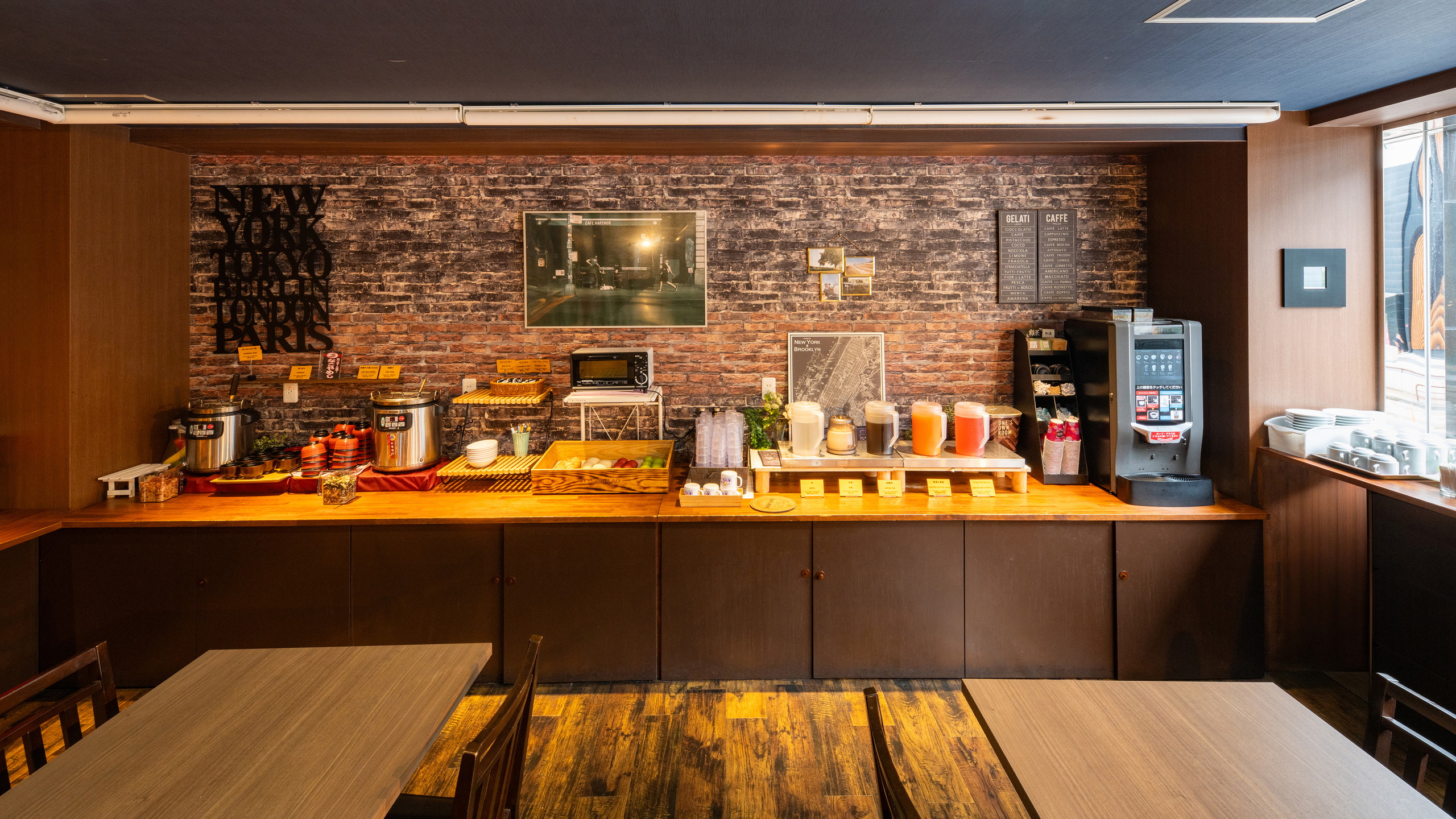 レストラン『ダイニング四季彩』店内