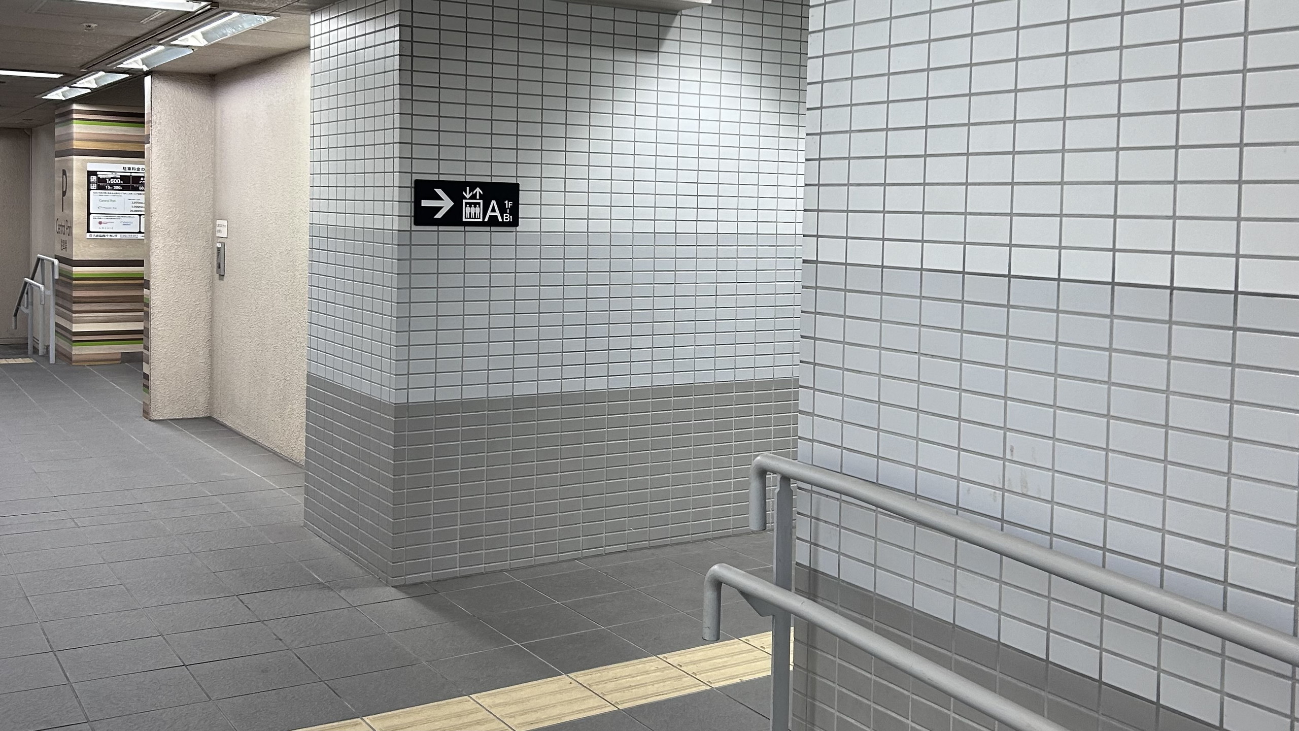 ④Aエレベーターで地上に上がることができます(利用可能時間　7時から24時30分)。