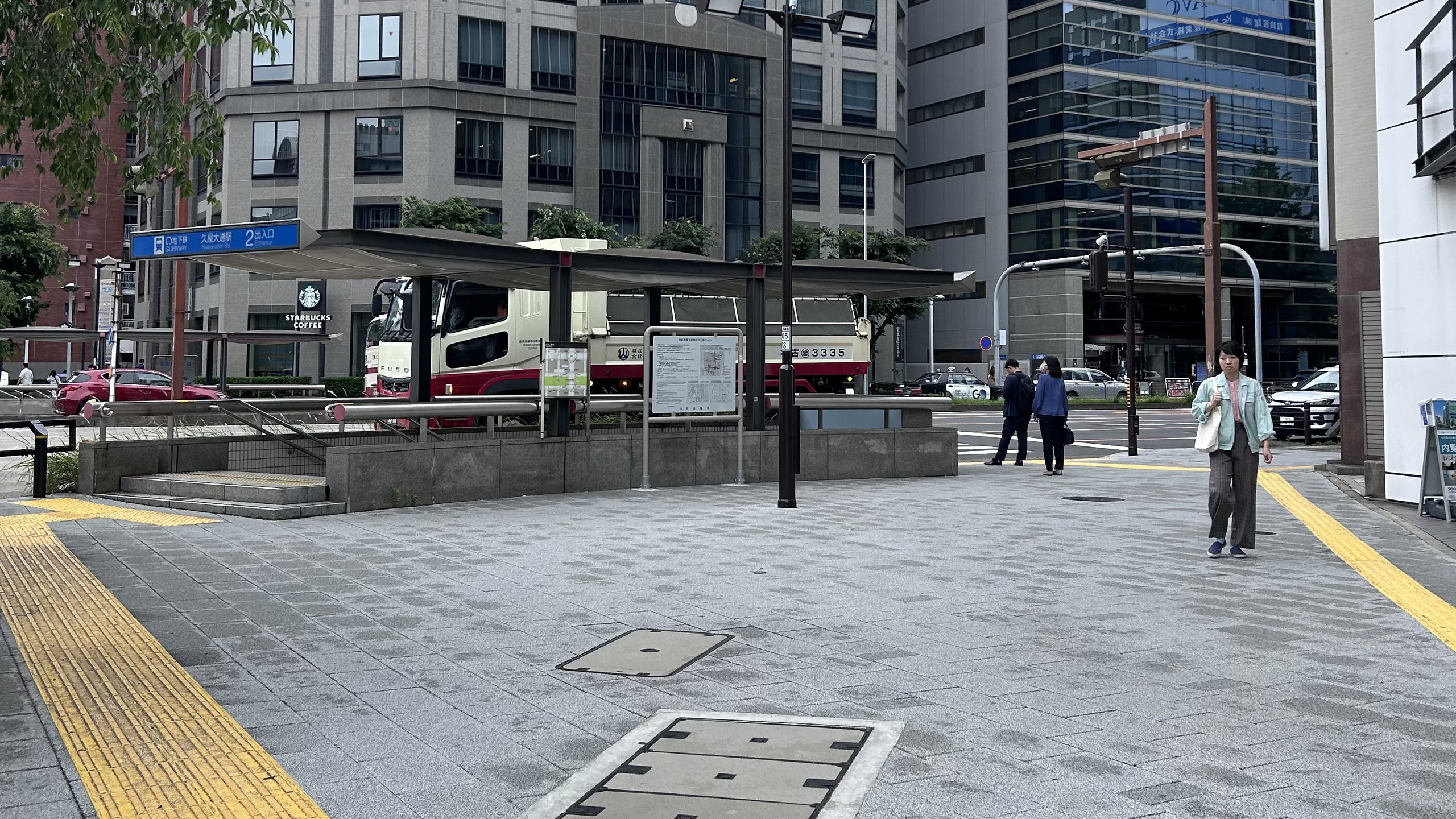 ⑦久屋大通駅2番出口の角を右折し2分程直進したら、杉ノ町通の信号を超えると当館です。