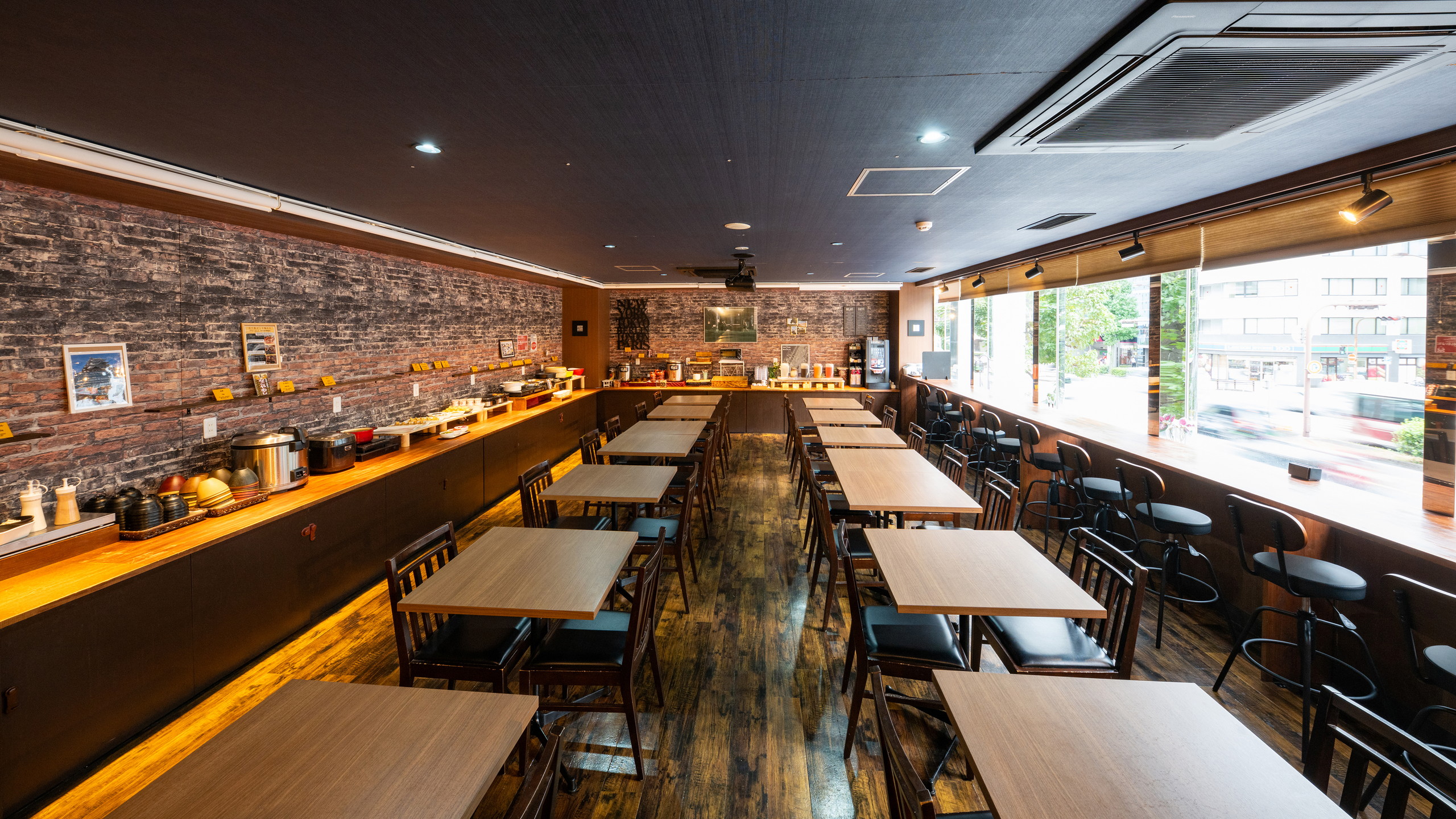 レストラン『ダイニング四季彩』店内