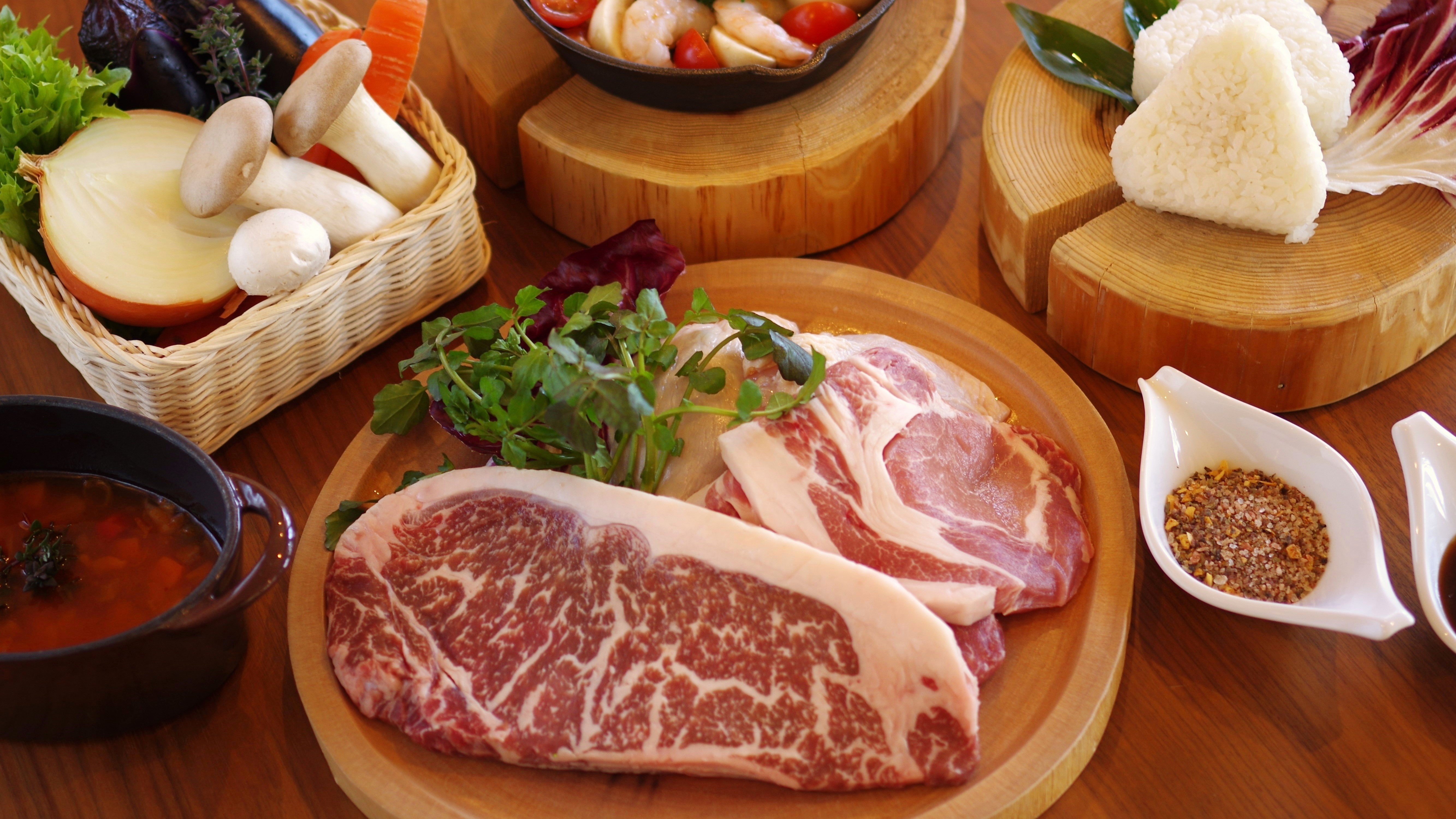 夕食　BBQディナー