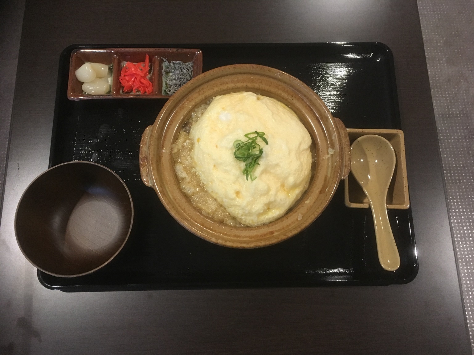 【選べる朝食/個室宿泊】出来立て熱々ホットサンドorお出汁が最高まつやま雑炊！一日のスタートに