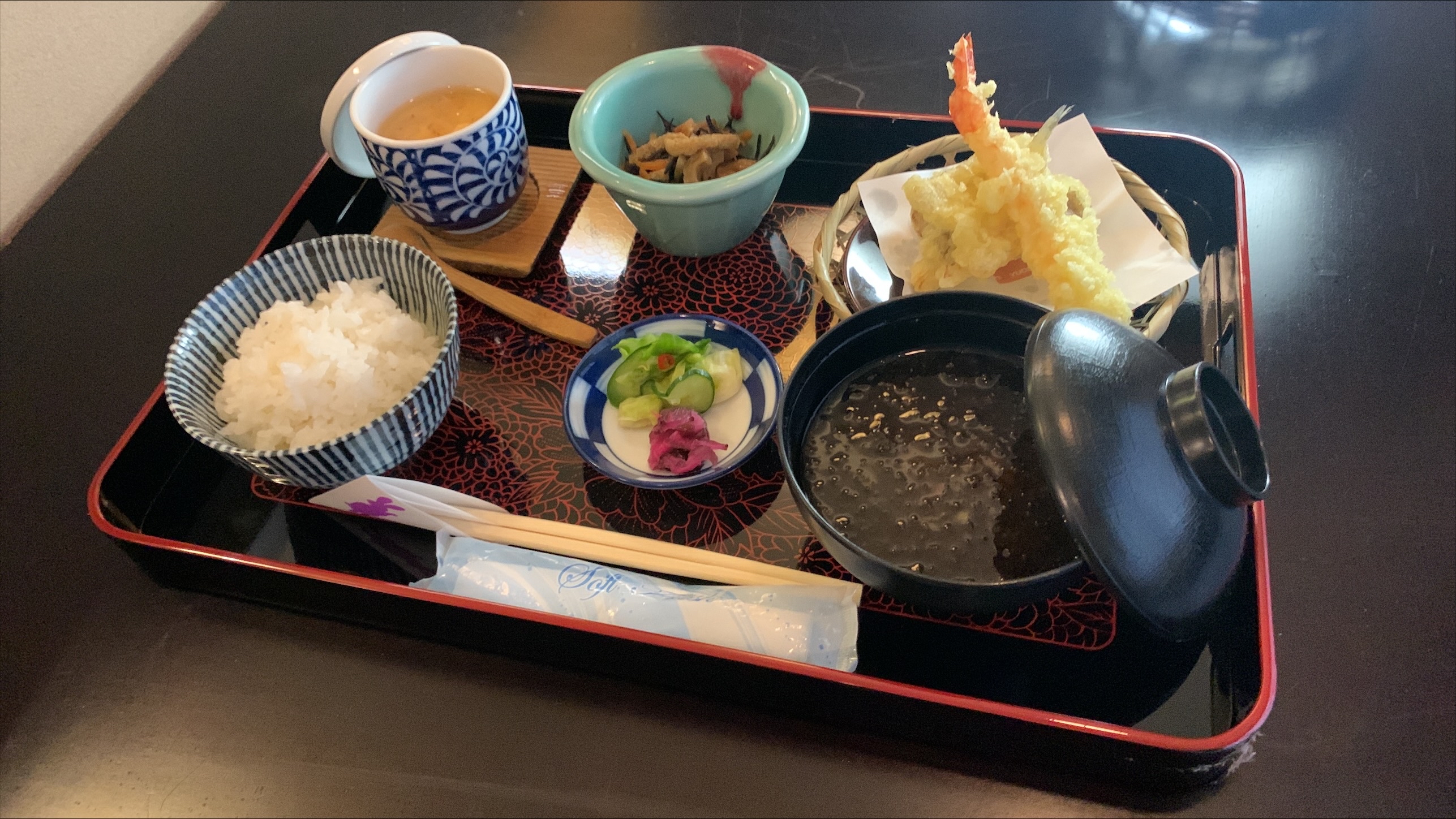 村上館での定食
