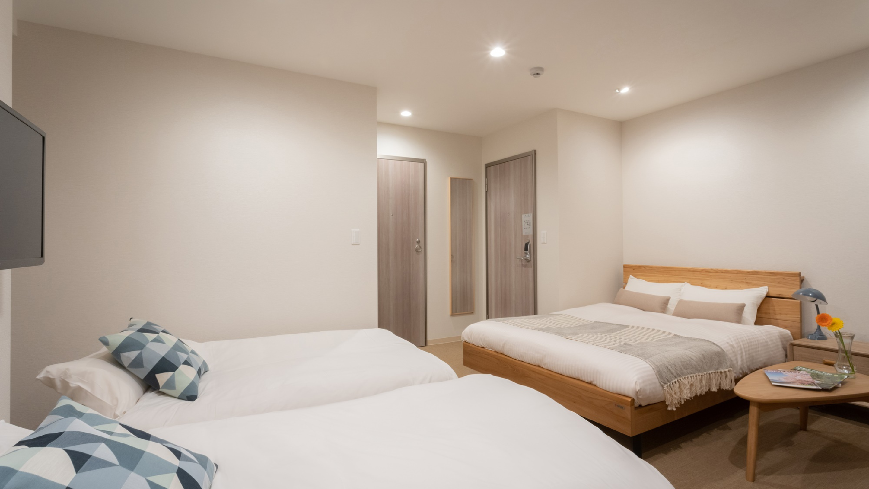 スーペリアダブル バスタブ付き（ソファベッド展開時）