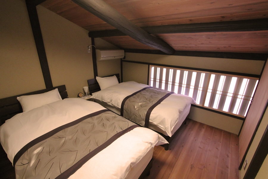 2階にはベッドルームと4畳の和室。