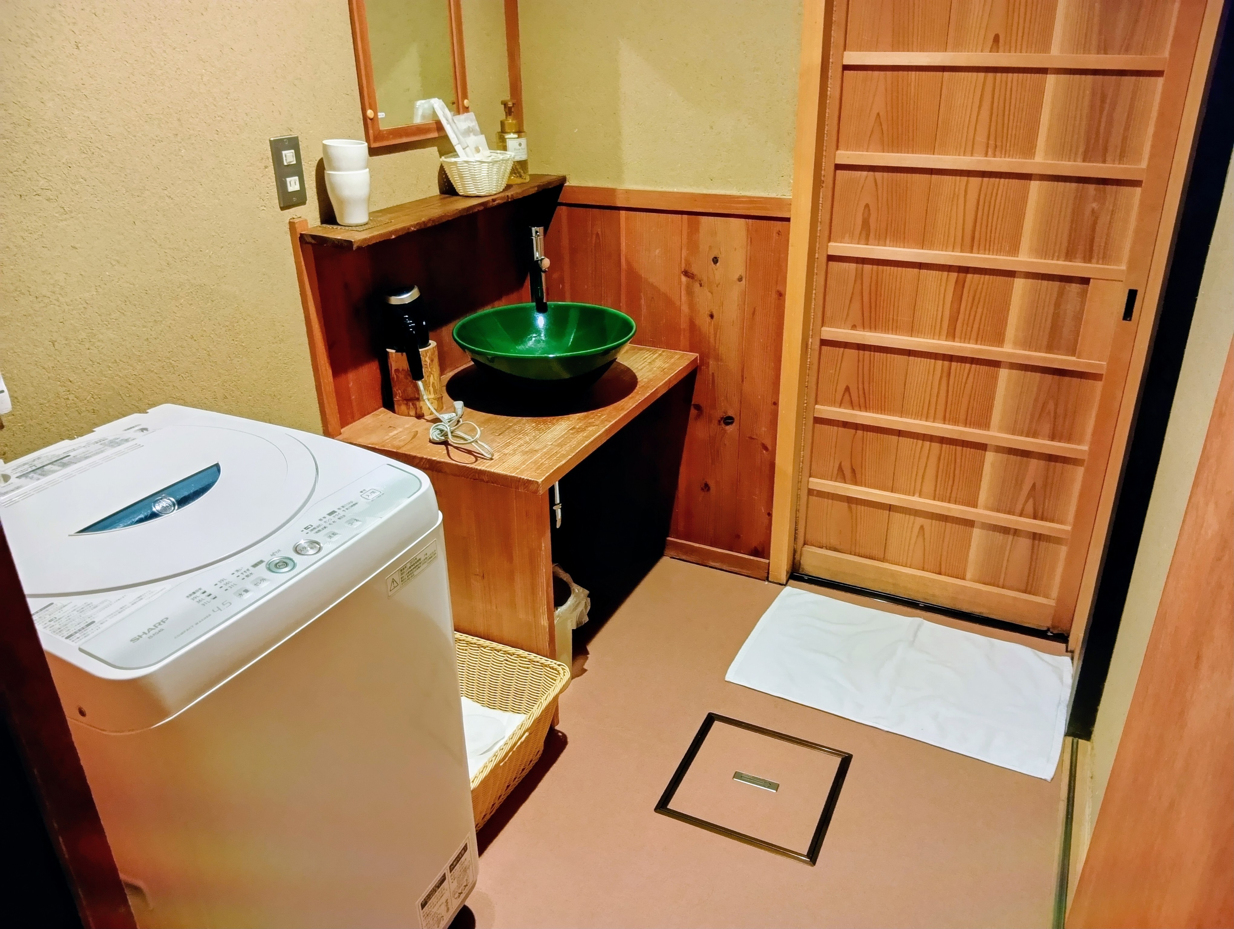 洗濯機もご用意していますので長期での滞在にもおすすめです。